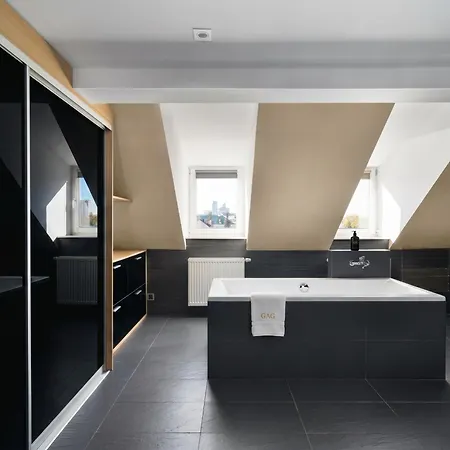 Golden - Elegant & Stylish 3-floor - Old Town 公寓