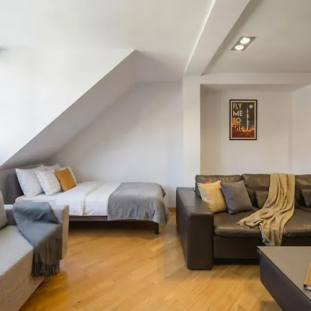 公寓 Golden - Elegant & Stylish 3-floor - Old Town