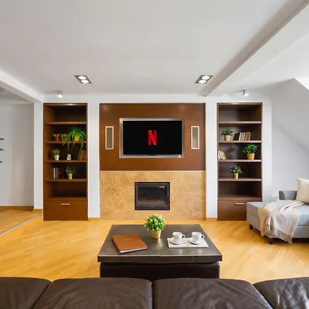 Golden - Elegant & Stylish 3-floor - Old Town