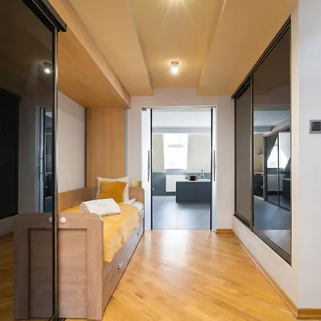 Golden - Elegant & Stylish 3-floor - Old Town 公寓